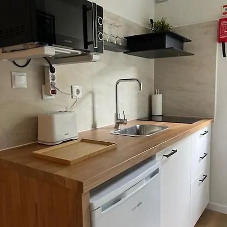 And Renewed 1 Bedroom At Campolide - 1t * Lisboa