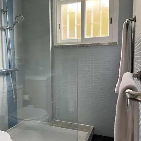 And Renewed 1 Bedroom At Campolide Apartment *